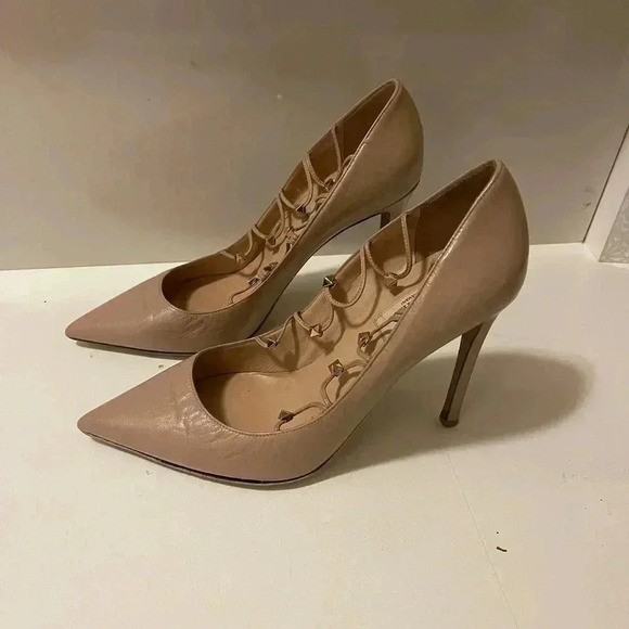 Valentino Garavani Rockstud Lace
Gladiator Pumps in Blush Leather.no lace not - Picture 3 of 13